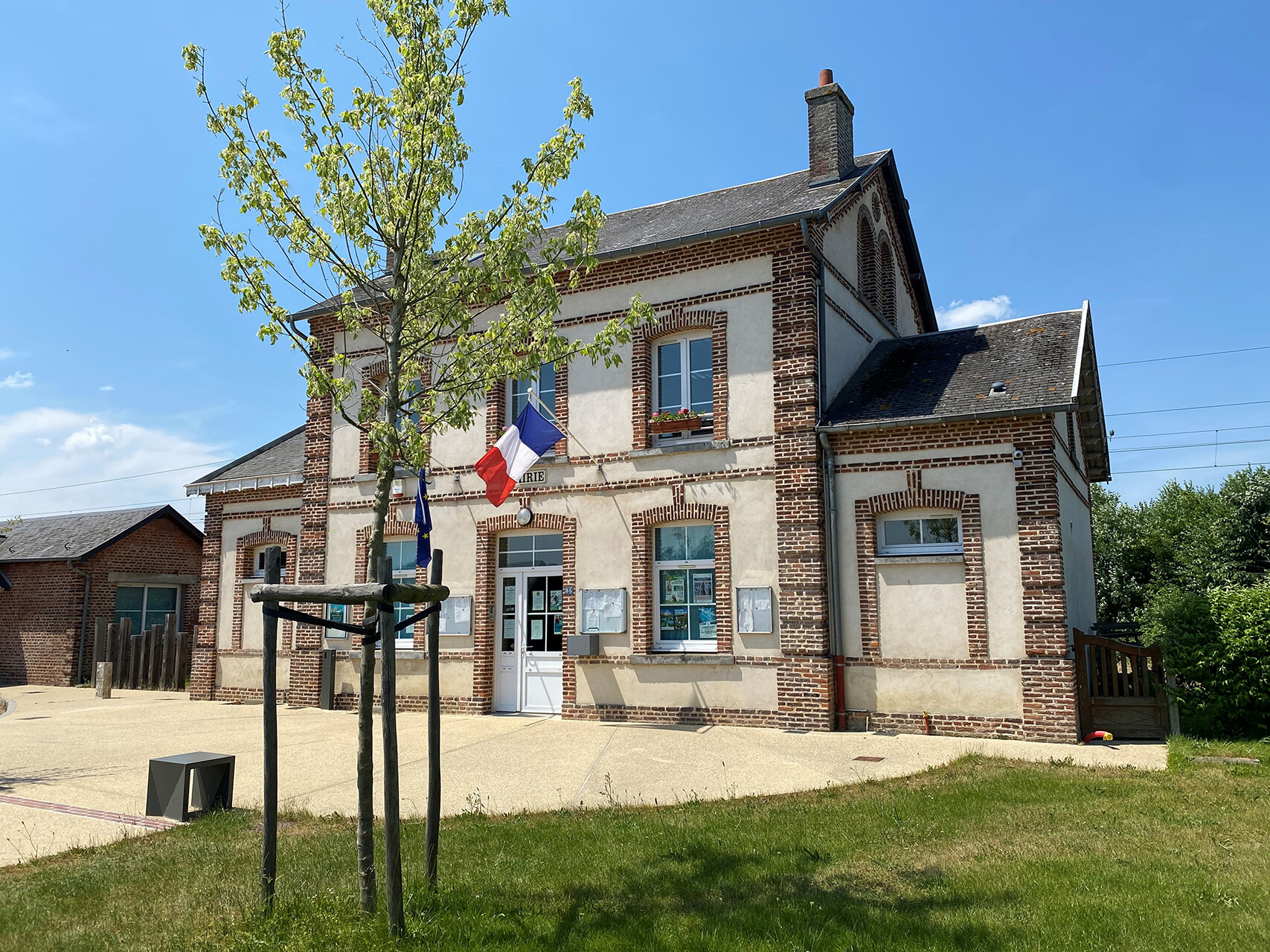 Photo du bâtiment de la mairie de Morgny-la-Pommeraye